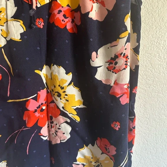 Floral Sleeveless Top - Picture 2 of 5